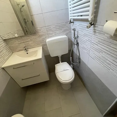 Отель Augusta 3*